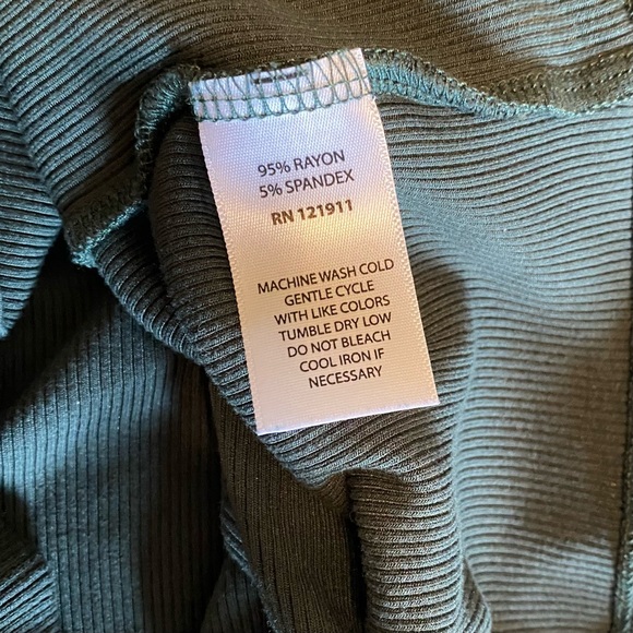 LNA Cropped Ribbed Tee - Picture 6 of 8